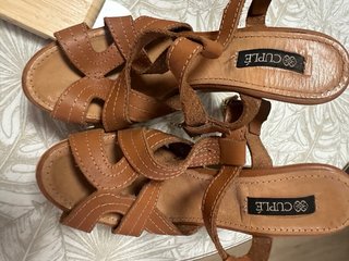 Sandalias de piel con tacon
