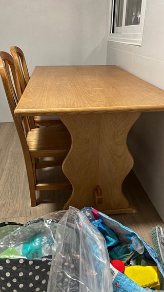 Mesa y 3 sillas madera maciza + rinconera