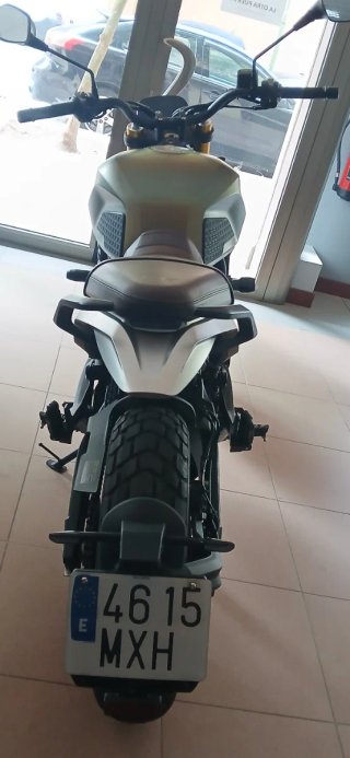 Motomorini Seiemmezzo SCR 650 km0