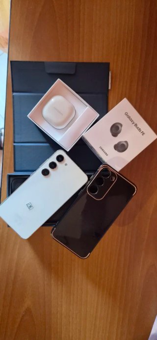 Samsung S23 FE Bianco + Galaxy Buds FE