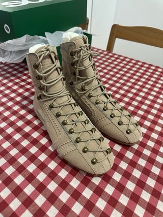 Botas Scuffers Ecru Suede Boots