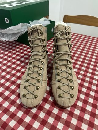 Botas Scuffers Ecru Suede Boots