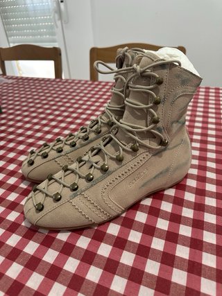 Botas Scuffers Ecru Suede Boots