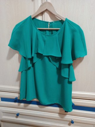 Camisa verde con volantes