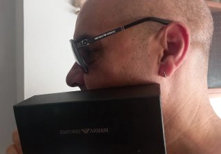 Gafas sol Emporio Armani negras montura metálica.