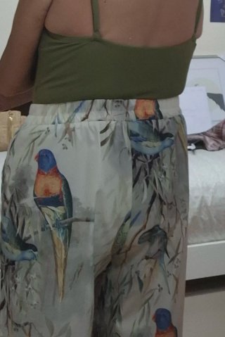 Pantalón estampado loros