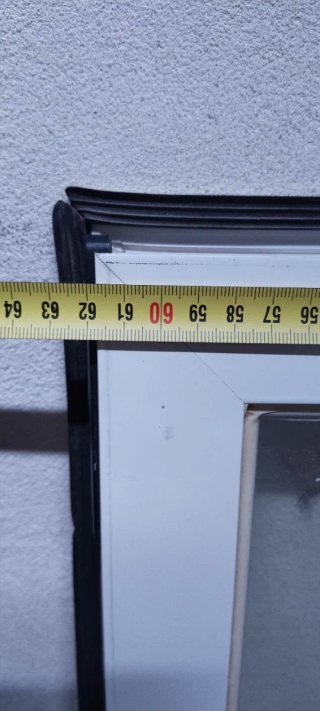 Ventana de aluminio blanca