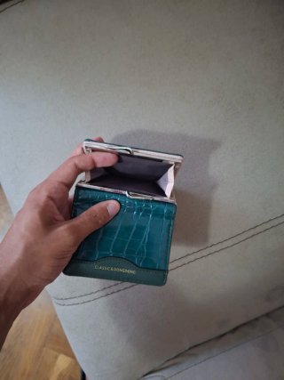 Cartera verde efecto cocodrilo