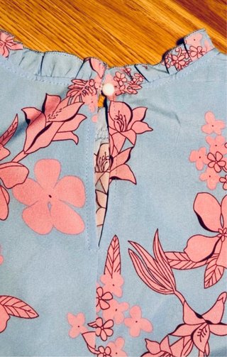 Blusa floral celeste y rosa manga mariposa T 42