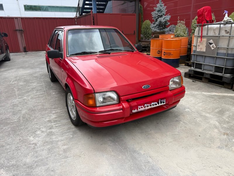 Ford Escort 1.6 i Guia - foto 1