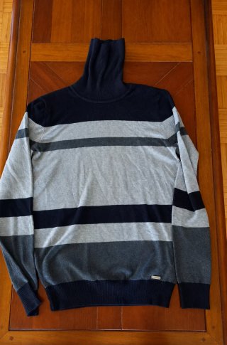 Jersey Calvin Klein Talla M Rayas