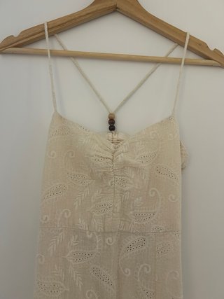 Vestido midi Zara bordado abertura lateral blanco