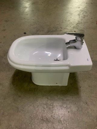 Bidé de cerámica blanco