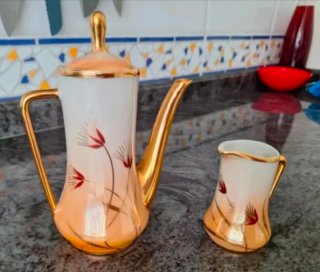 Cafetera y Lechera Dorada