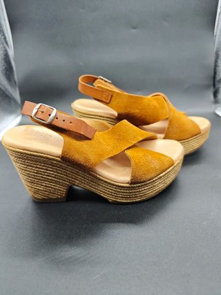 Sandalias VAS cuña piel camel T39