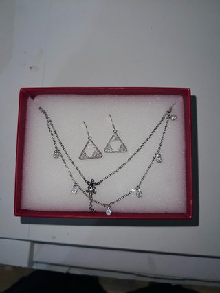 Conjunto Joyería Collar y Pendientes Triángulo