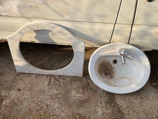 Lavabo de porcelana con piedra