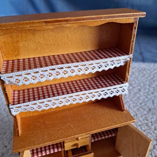 Mobile o armadietto in miniatura in legno