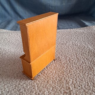 Mobile o armadietto in miniatura in legno