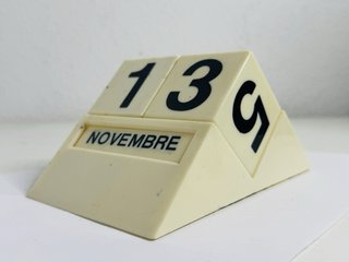 Calendario Perpetuo Cubos Blanco Vintage