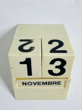 Calendario Perpetuo Cubos Blanco Vintage