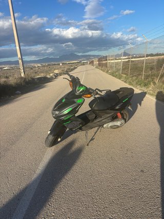 Yamaha Aerox Negra y Verde