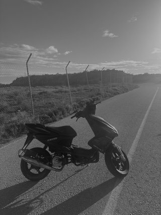 Yamaha Aerox Negra y Verde