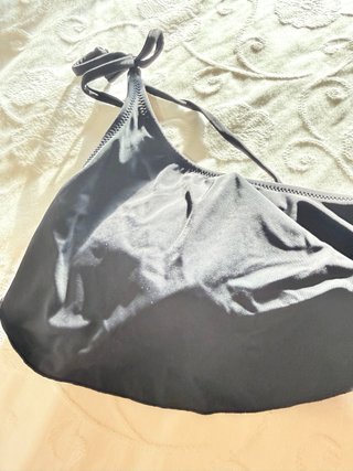 Bikini negro volantes y lazos