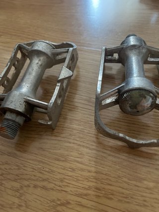 Pedales de bicicleta clásicos de metal