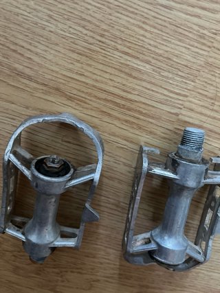 Pedales de bicicleta clásicos de metal