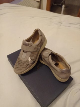 Zapatos Beige y Plateados