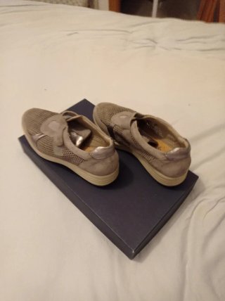 Zapatos Beige y Plateados