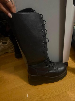 Botas altas con plataforma.