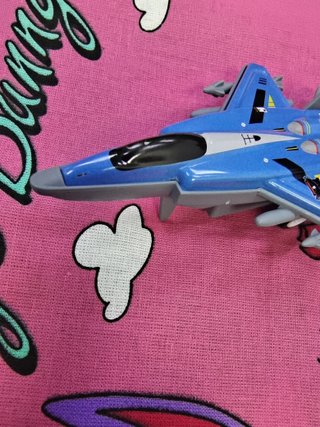 Avión de juguete azul
