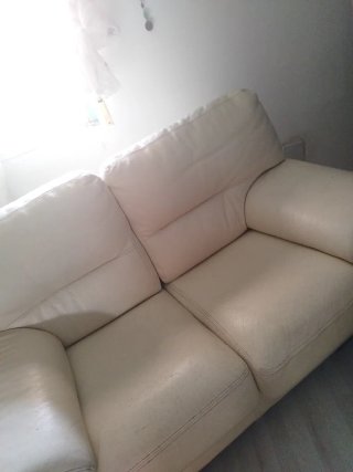 Sofá de 2 plazas en piel beige