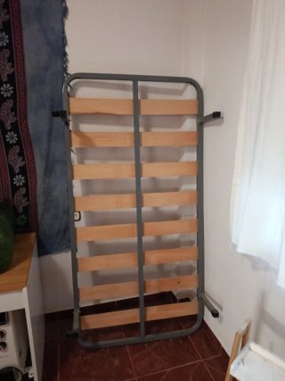 Somier de cama metálico con lamas de madera