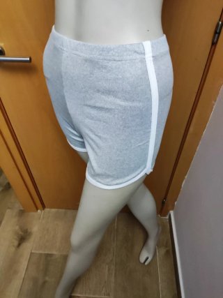 Pantalones cortos grises nuevos a estrenar