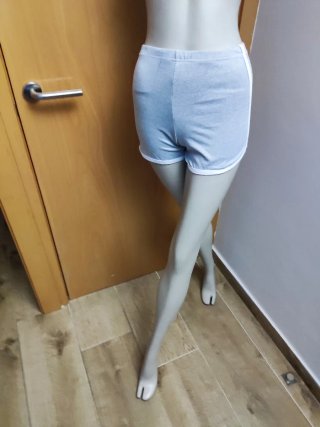 Pantalones cortos grises nuevos a estrenar