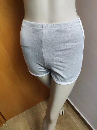 Pantalones cortos grises nuevos a estrenar