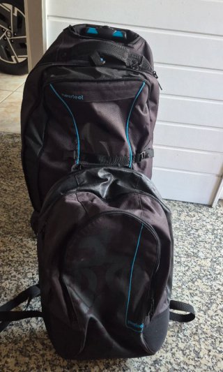 Maleta trolley Newfeel 90L negra y azul