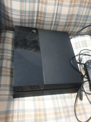 Consola PS4 + Mando + Cables