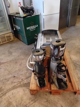 Cafetera y 2 Molinillos