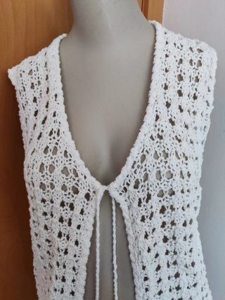 Chaleco de crochet blanco