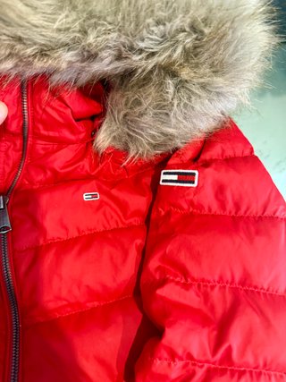 Abrigo Tommy Jeans Puffer Rojo Capucha Pelo
