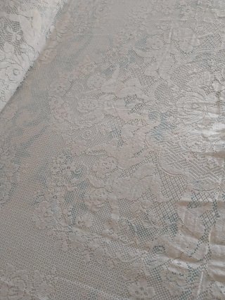 Copriletto in pizzo color ecru
