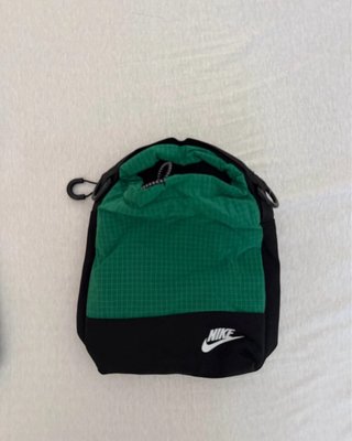 Riñonera Nike Verde y Negra con Correa