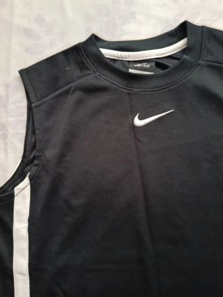Camiseta deportiva Nike Dri-Fit sin mangas