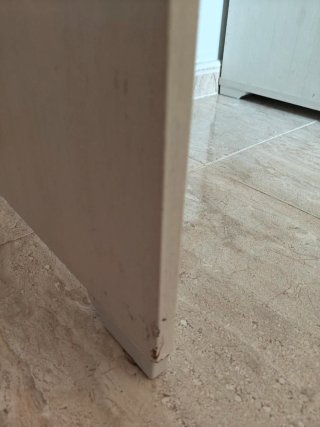 Escritorio blanco de madera