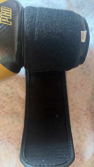 Guantes de Boxeo Thunder Pro Negros y Dorados