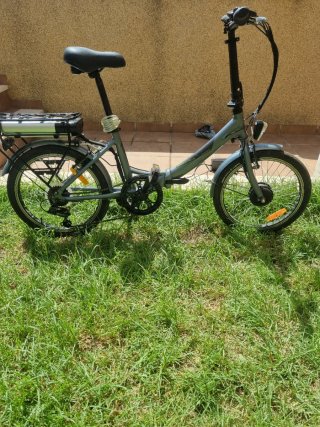 Bici Eléctrica Gris 400 km poco usada Vendrell